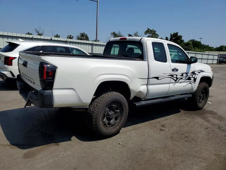 2016 TOYOTA TACOMA SR  