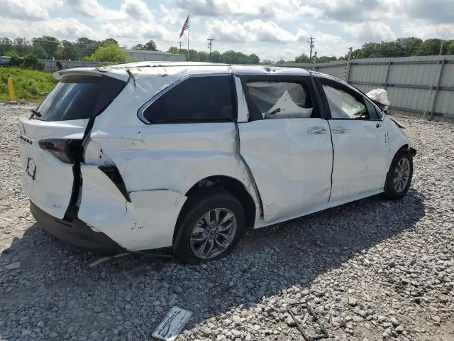 2025 TOYOTA SIENNA XLE  