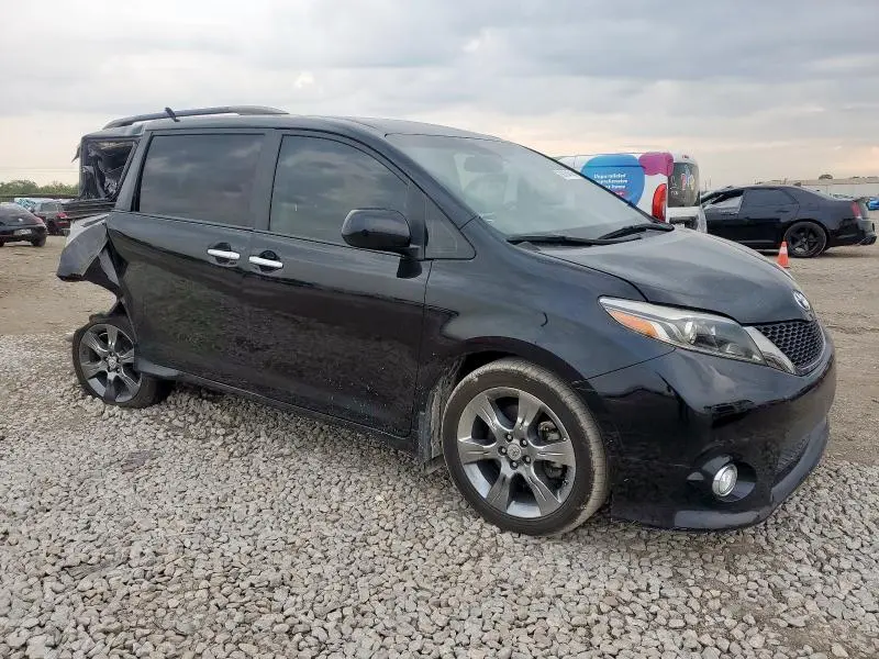 2016 TOYOTA SIENNA SE  