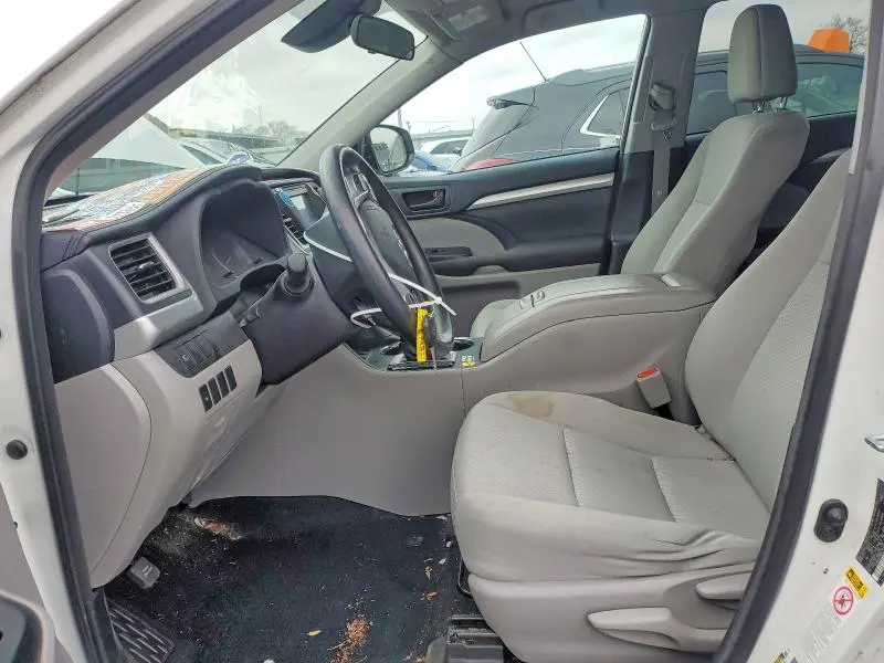 2017 TOYOTA HIGHLANDER LE  