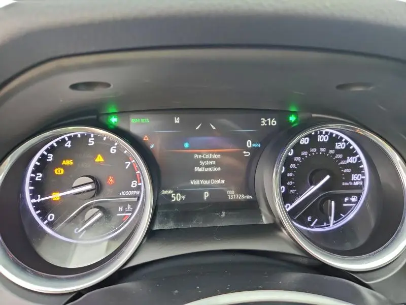 2020 TOYOTA CAMRY XLE  