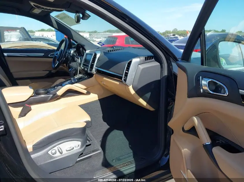 2016 PORSCHE CAYENNE  