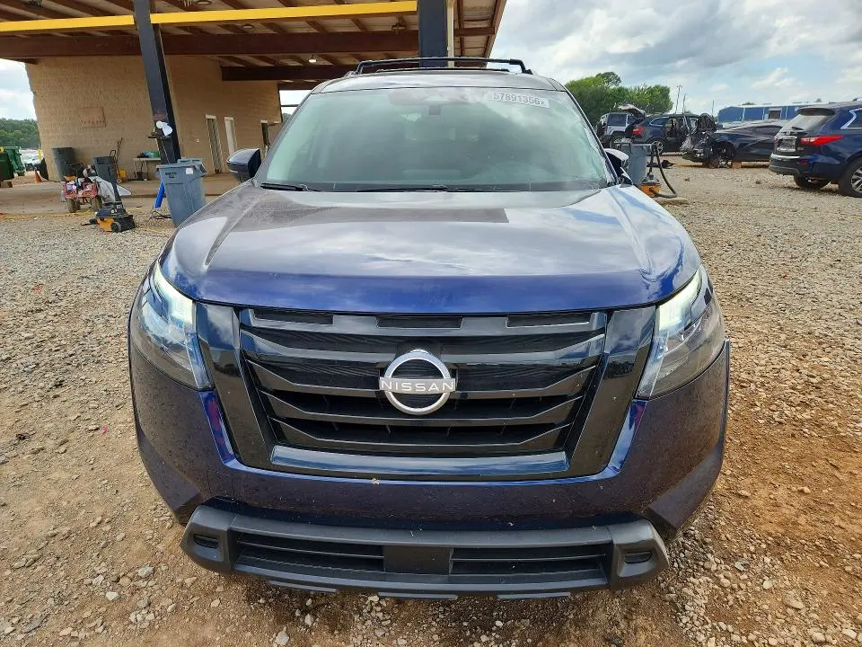 2023 NISSAN PATHFINDER SV  