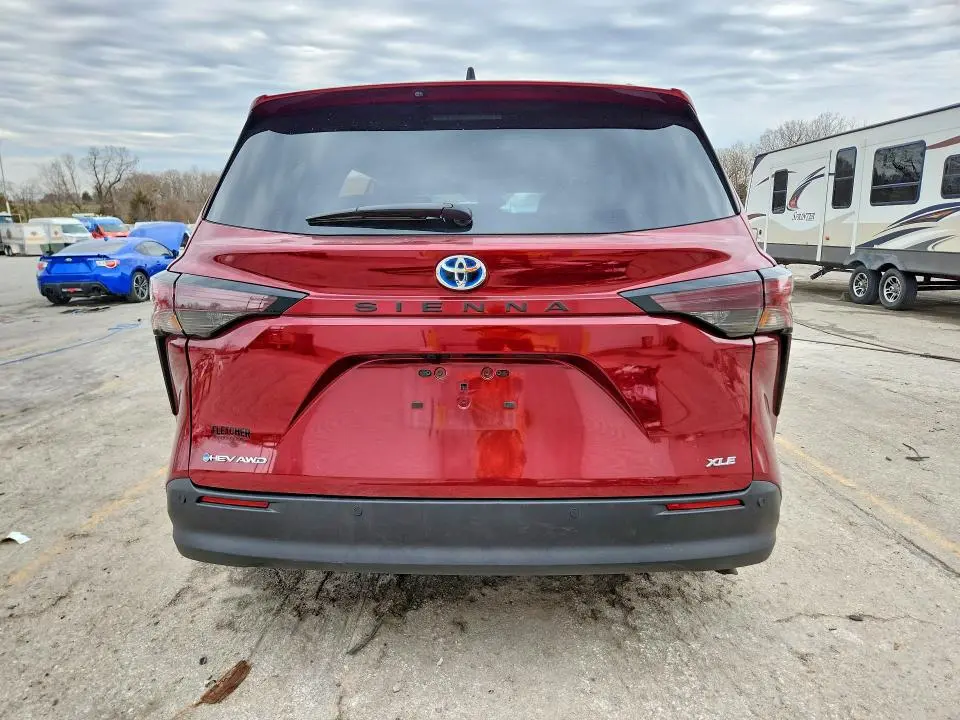 2025 TOYOTA SIENNA XLE 7-PASSENGER  