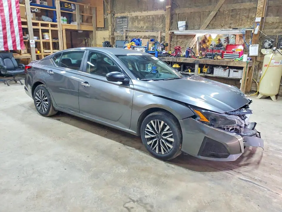 2025 NISSAN ALTIMA SV  