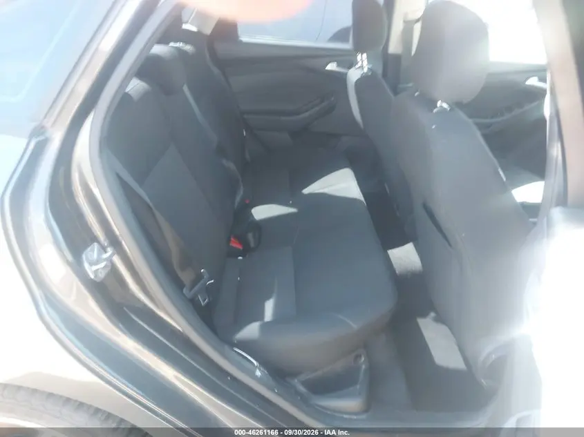 2015 FORD FOCUS SE
