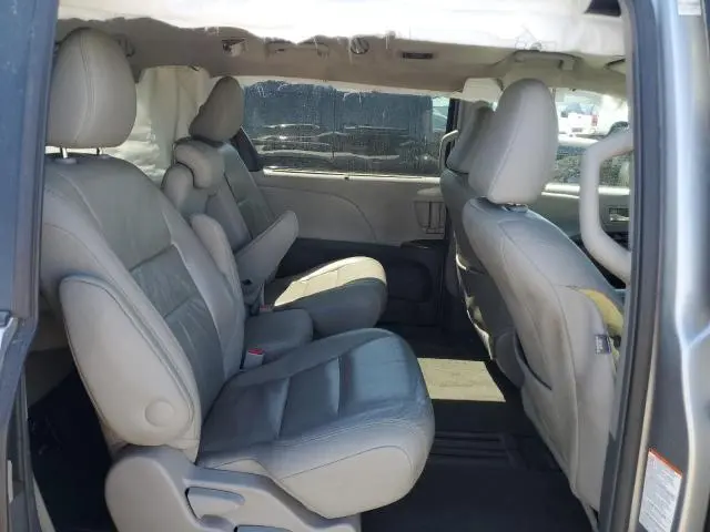 2016 TOYOTA SIENNA XLE  