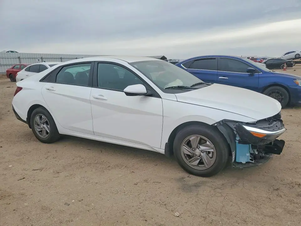 2025 HYUNDAI ELANTRA SE  