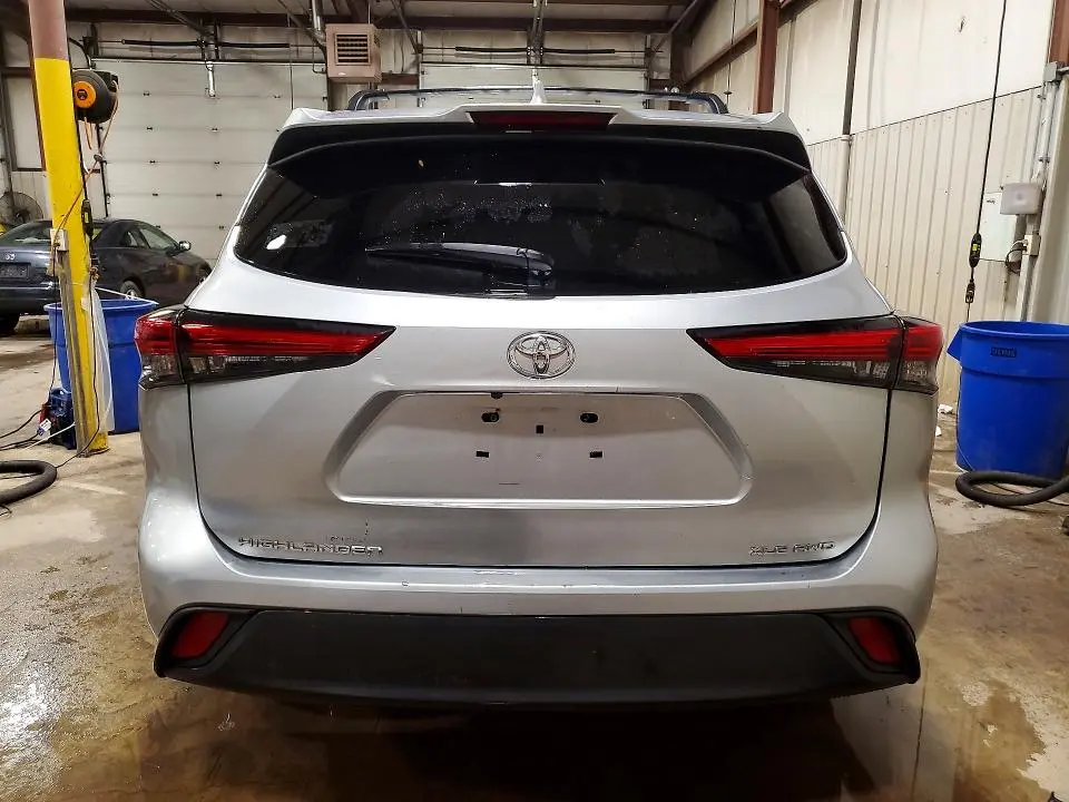 2021 TOYOTA HIGHLANDER XLE  