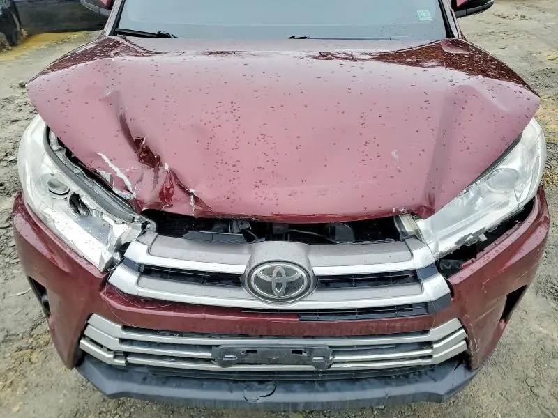 2018 TOYOTA HIGHLANDER LE  