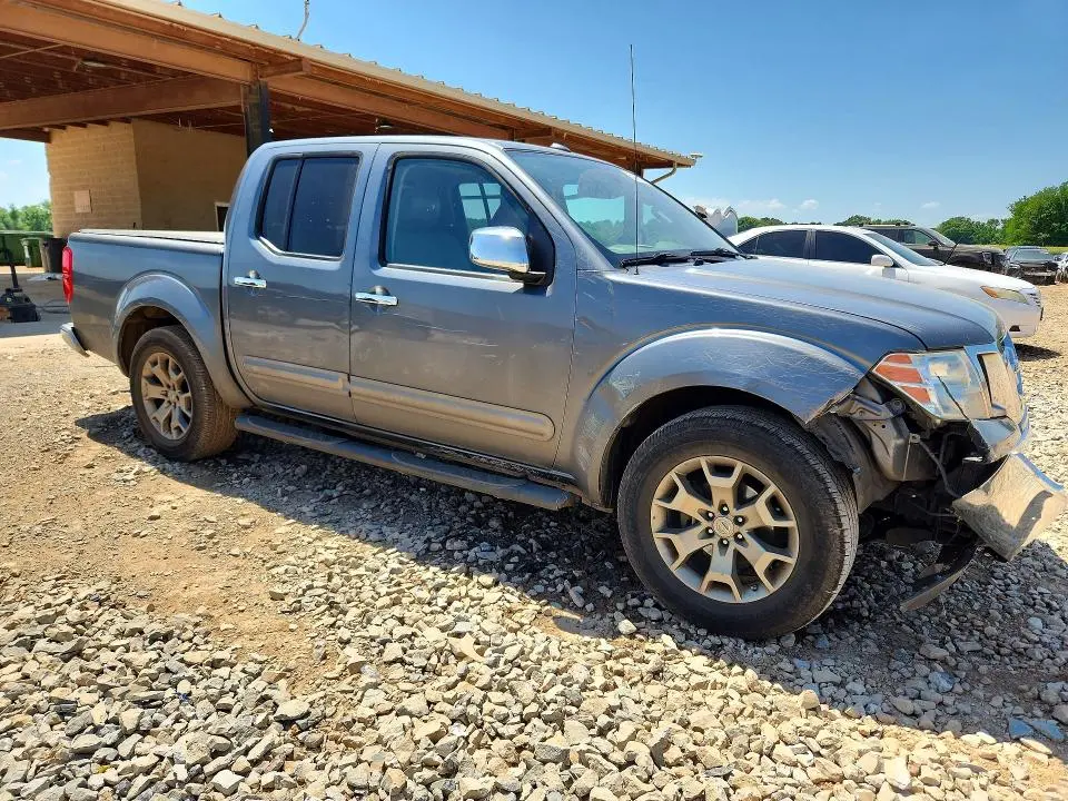 2016 NISSAN FRONTIER SL  