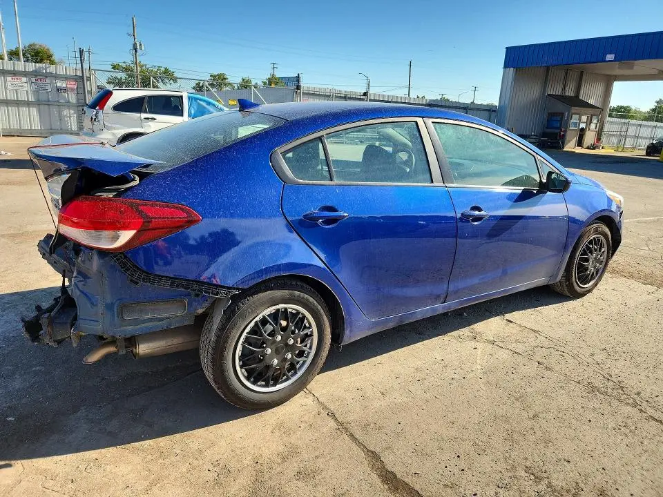 2017 KIA FORTE LX  