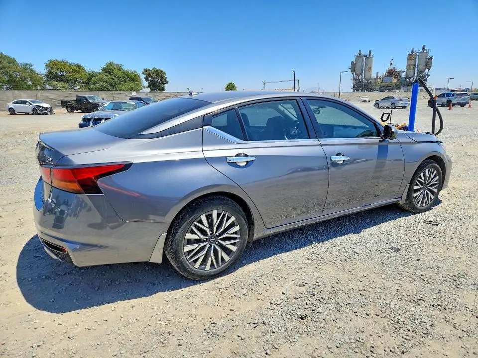 2024 NISSAN ALTIMA SV  