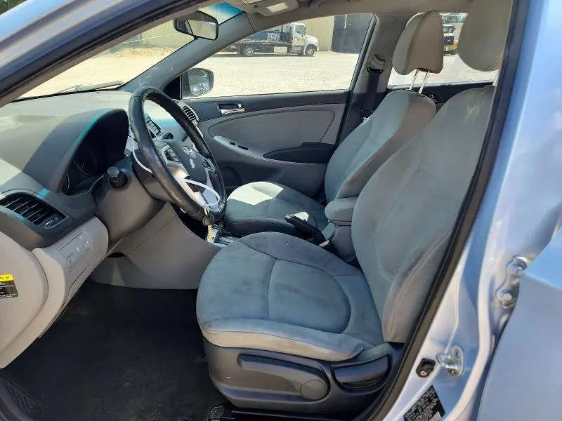 2012 HYUNDAI ACCENT SE  