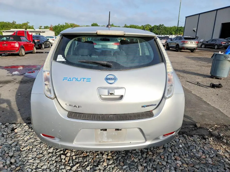 2015 NISSAN LEAF S  