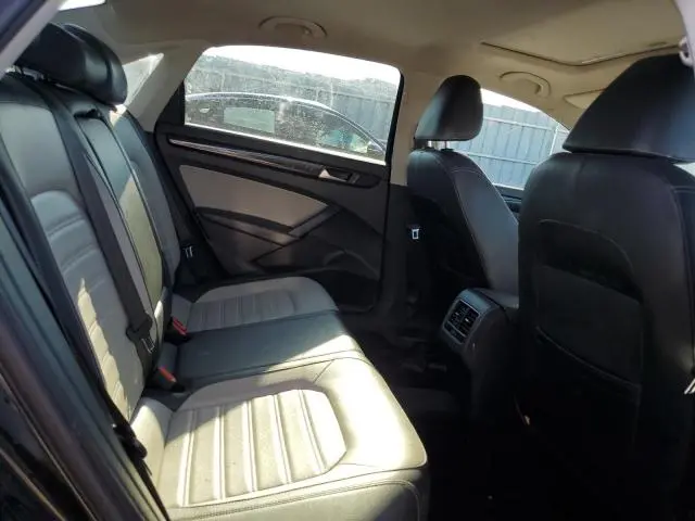 2015 VOLKSWAGEN PASSAT SE  