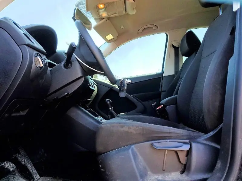 2013 VOLKSWAGEN TIGUAN S  