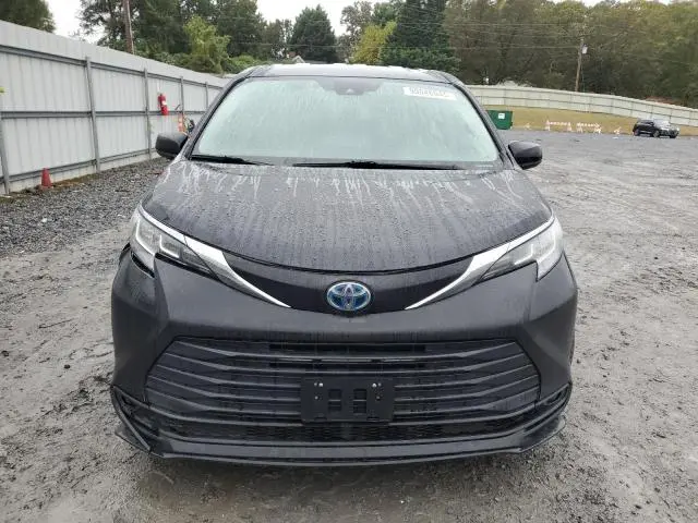 2022 TOYOTA SIENNA LE  