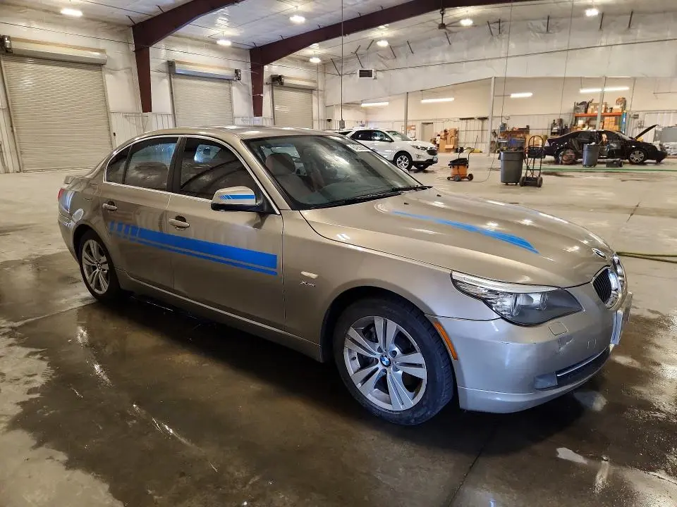 2010 BMW 528I   
