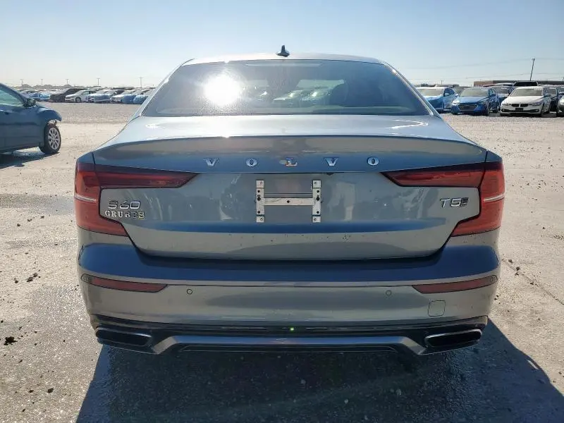 2021 VOLVO S60 T5 MOMENTUM  