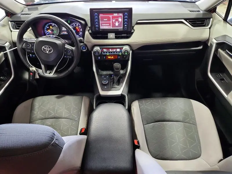 2021 TOYOTA RAV4 XLE  