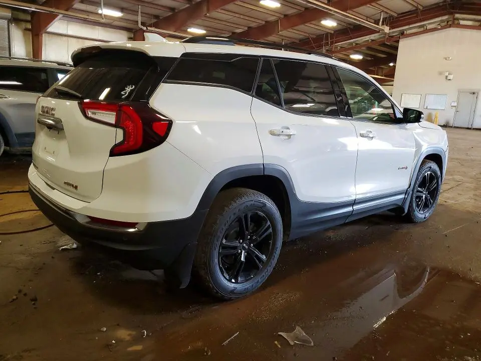 2022 GMC TERRAIN AT4  