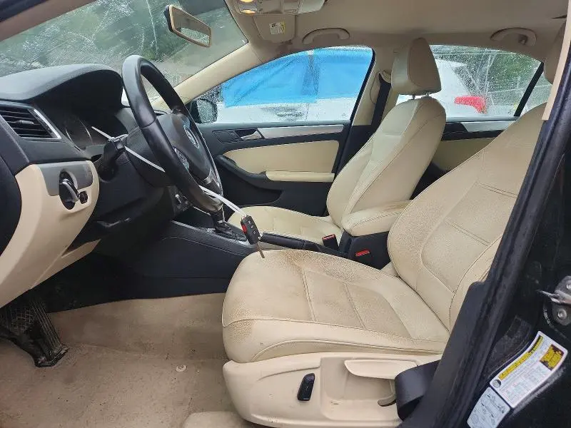 2013 VOLKSWAGEN JETTA SE  