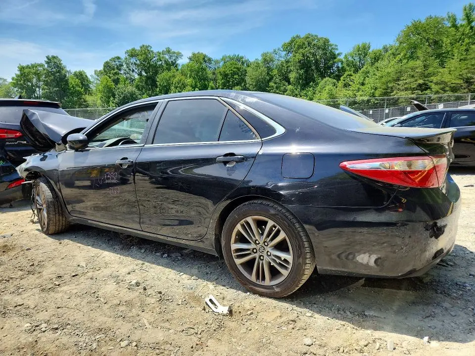 2015 TOYOTA CAMRY SE  