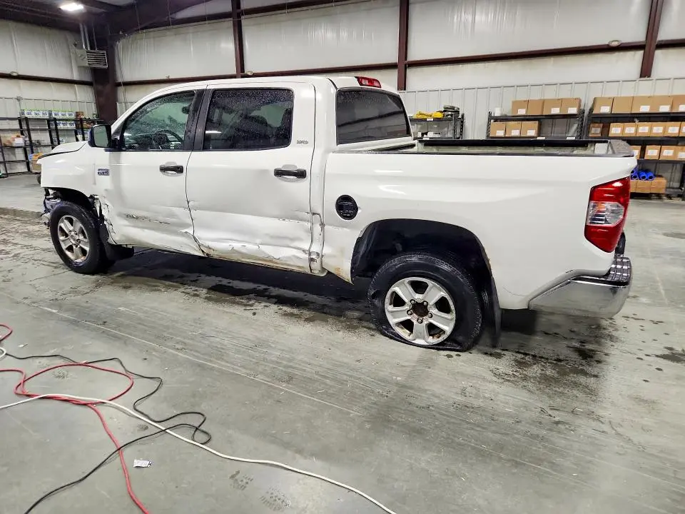 2017 TOYOTA TUNDRA CREWMAX SR5  