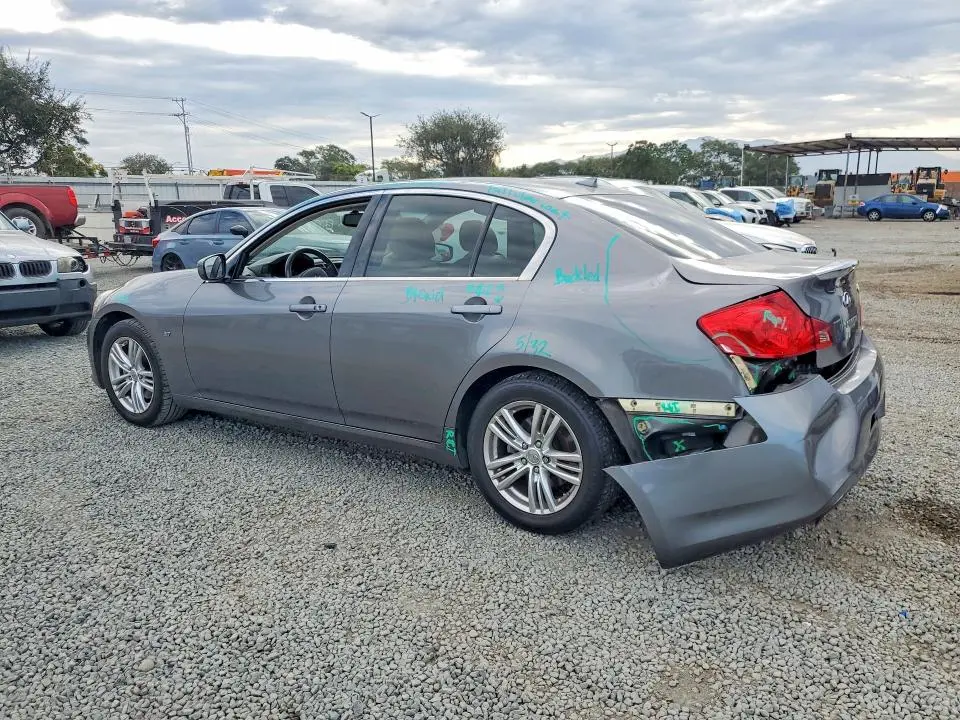 2015 INFINITI Q40 BASE  