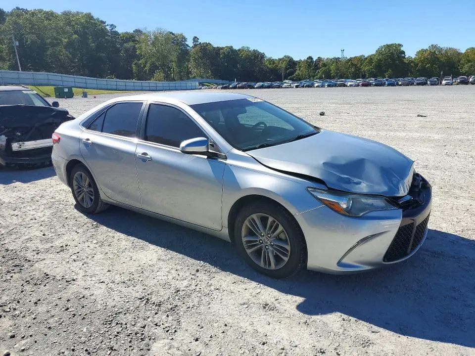 2015 TOYOTA CAMRY SE  