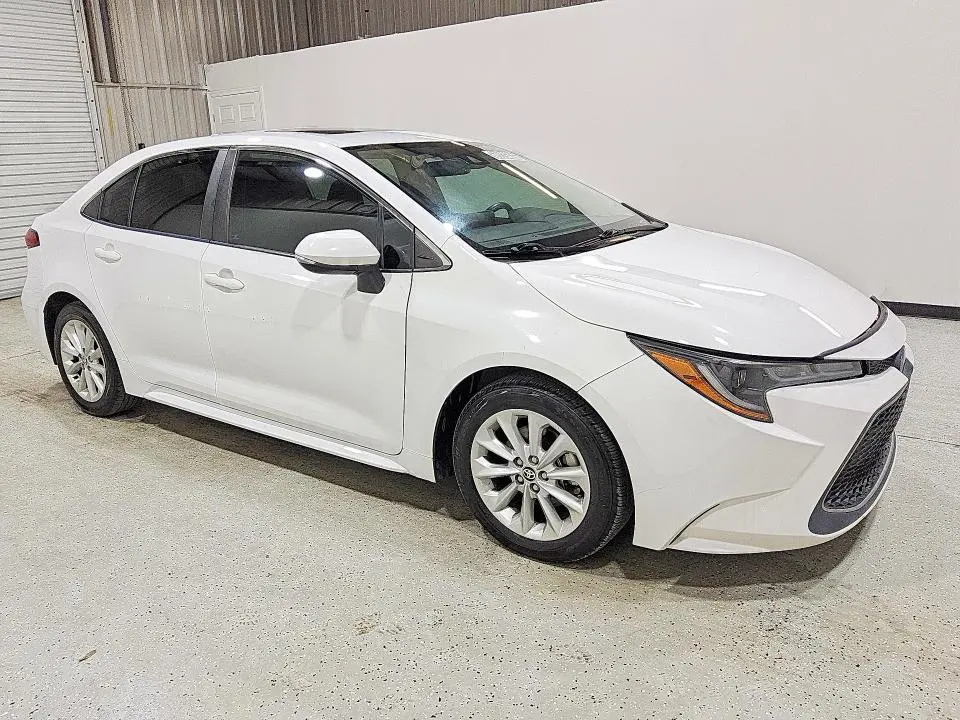 2022 TOYOTA COROLLA XLE  
