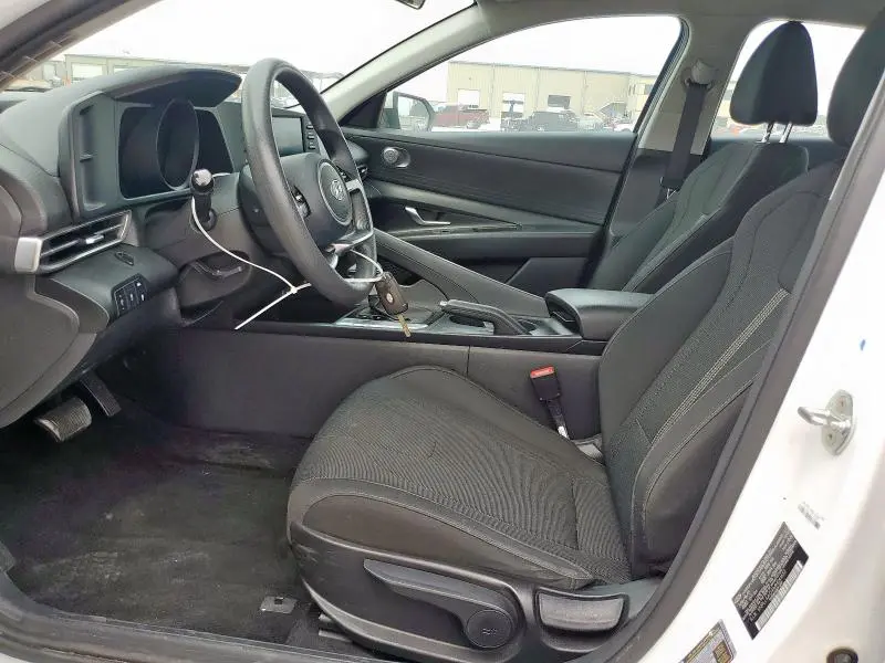 2021 HYUNDAI ELANTRA SE  