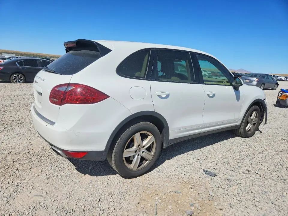 2014 PORSCHE CAYENNE   