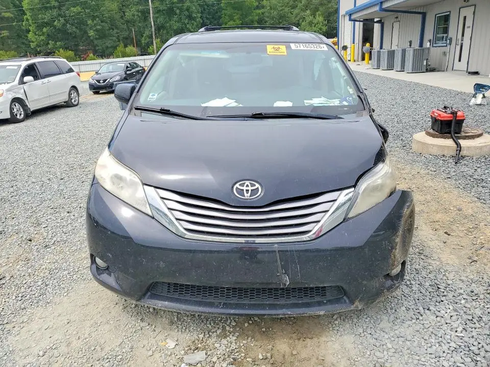 2015 TOYOTA SIENNA XLE 8-PASSENGER  