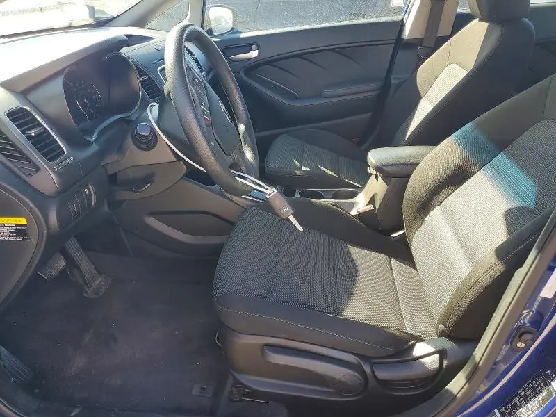 2017 KIA FORTE LX  