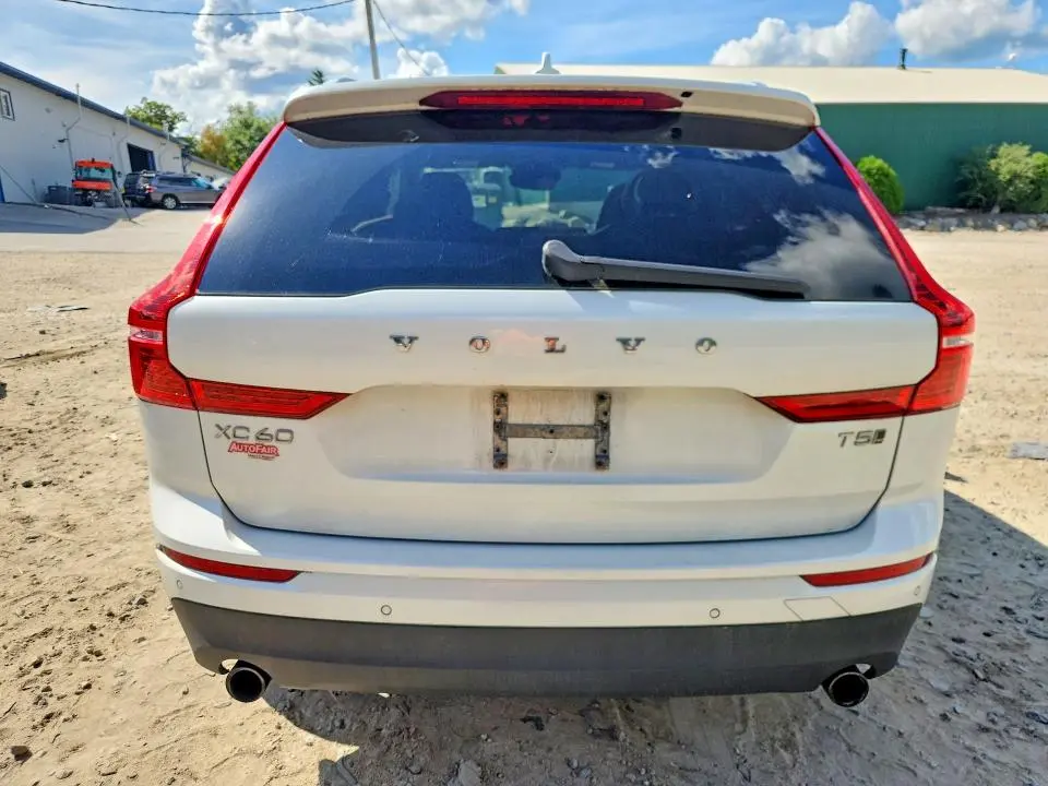 2018 VOLVO XC60 T5 MOMENTUM  