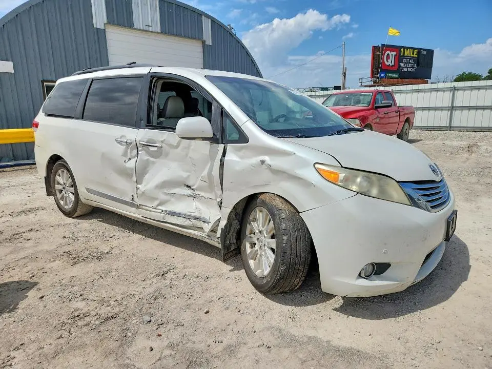 2011 TOYOTA SIENNA LIMITED 7-PASSENGER  