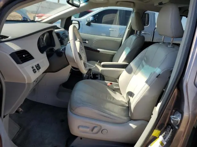 2013 TOYOTA SIENNA XLE  