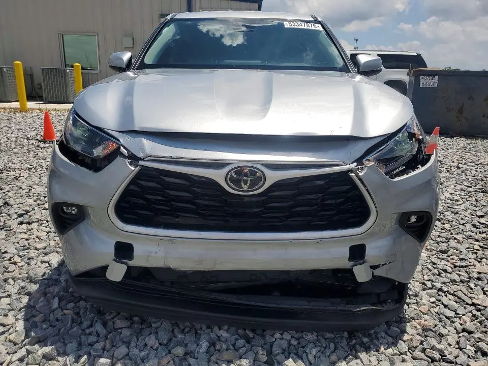 2022 TOYOTA HIGHLANDER LE  
