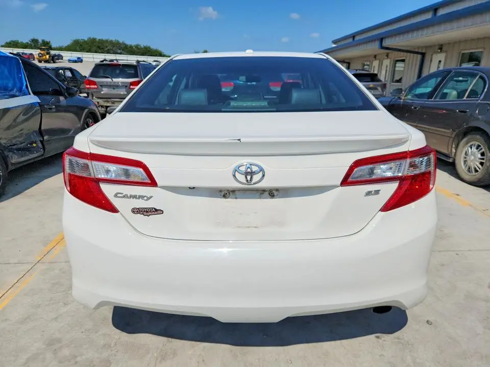 2014 TOYOTA CAMRY SE  