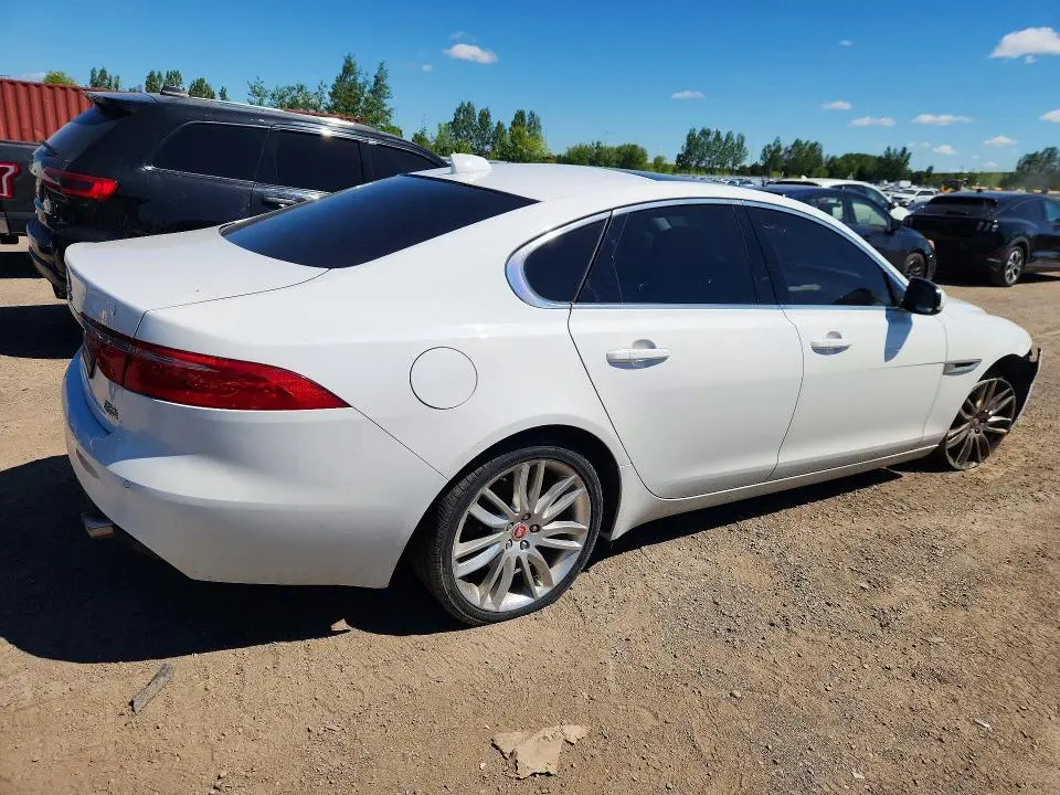 2017 JAGUAR XF PRESTIGE  