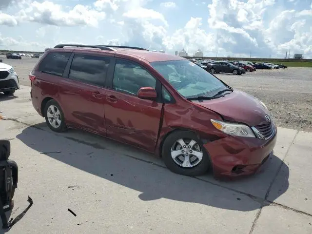 2017 TOYOTA SIENNA LE  