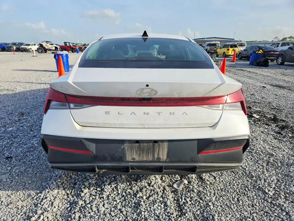 2025 HYUNDAI ELANTRA SEL  