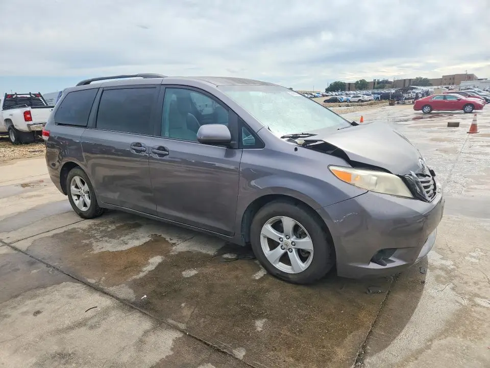 2011 TOYOTA SIENNA LE  