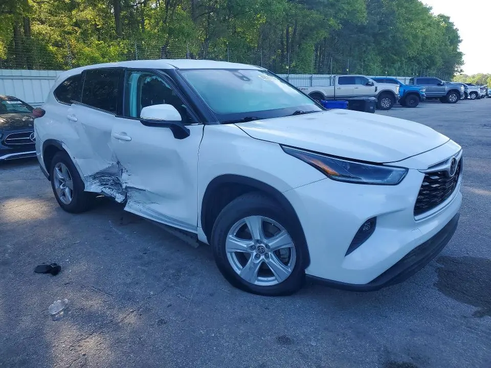 2021 TOYOTA HIGHLANDER LE  