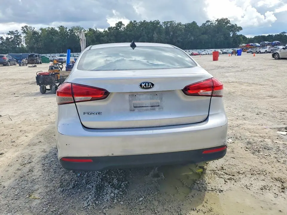 2018 KIA FORTE LX  