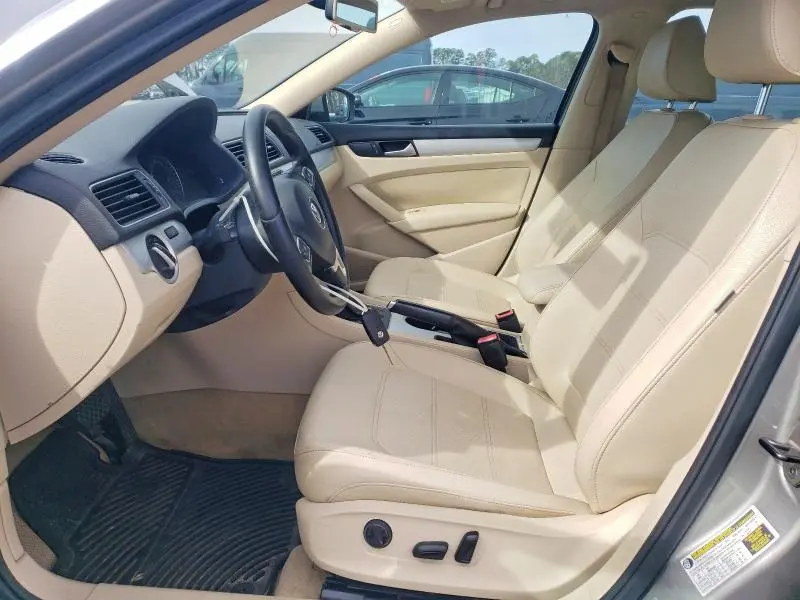 2013 VOLKSWAGEN PASSAT SE  