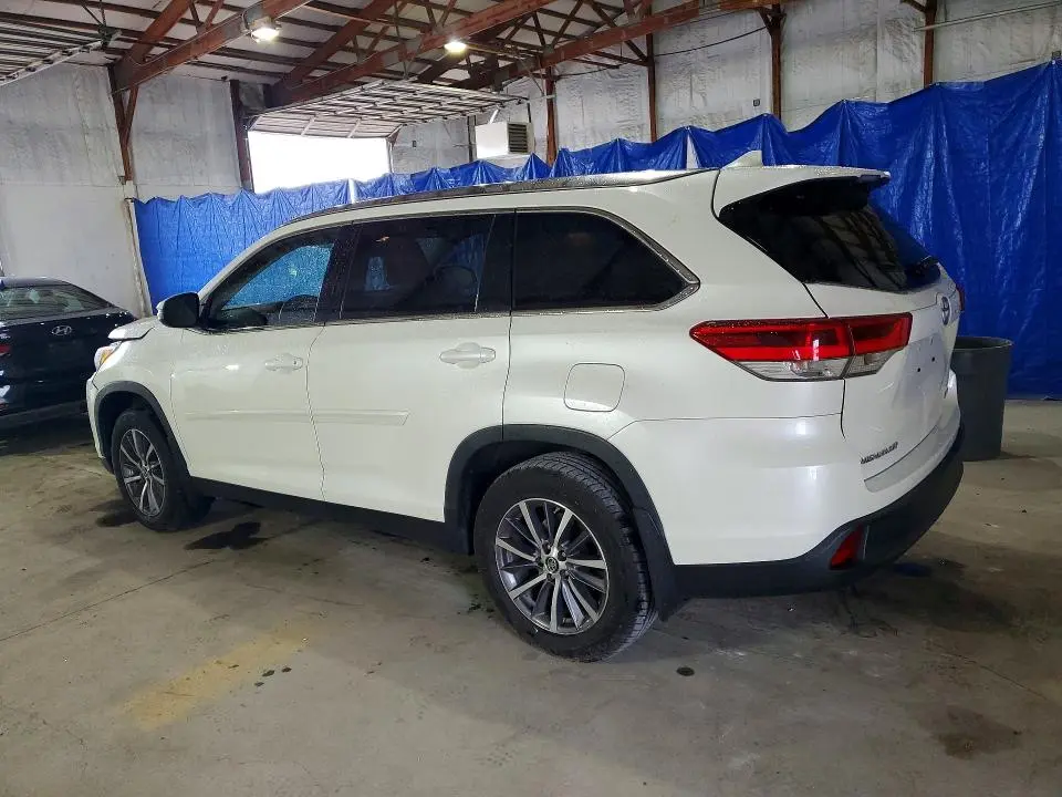 2019 TOYOTA HIGHLANDER XLE  