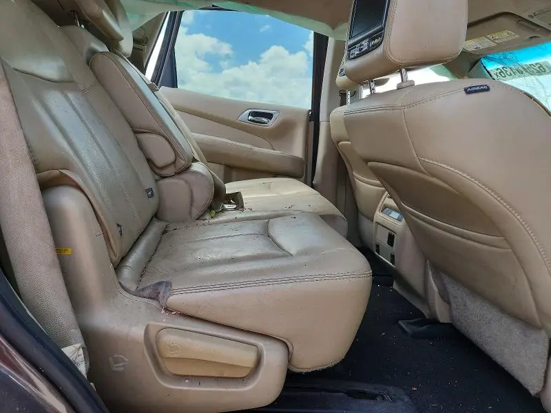 2016 NISSAN PATHFINDER SL  
